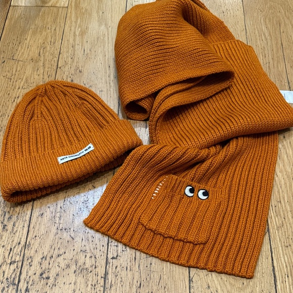 Uniqlo  Orange Knit Hat and Scarf Set Anya Hindmarch - Picture 1 of 9
